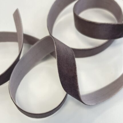 Dekoratyvinė veliūrinė juostelė, 16 mm, pilkai ruda — siuvimo juostelė | Trys Pelėdos