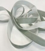 Dekoratyvinė veliūrinė juostelė, 16 mm, šviesi chaki — siuvimo juostelė | Trys Pelėdos