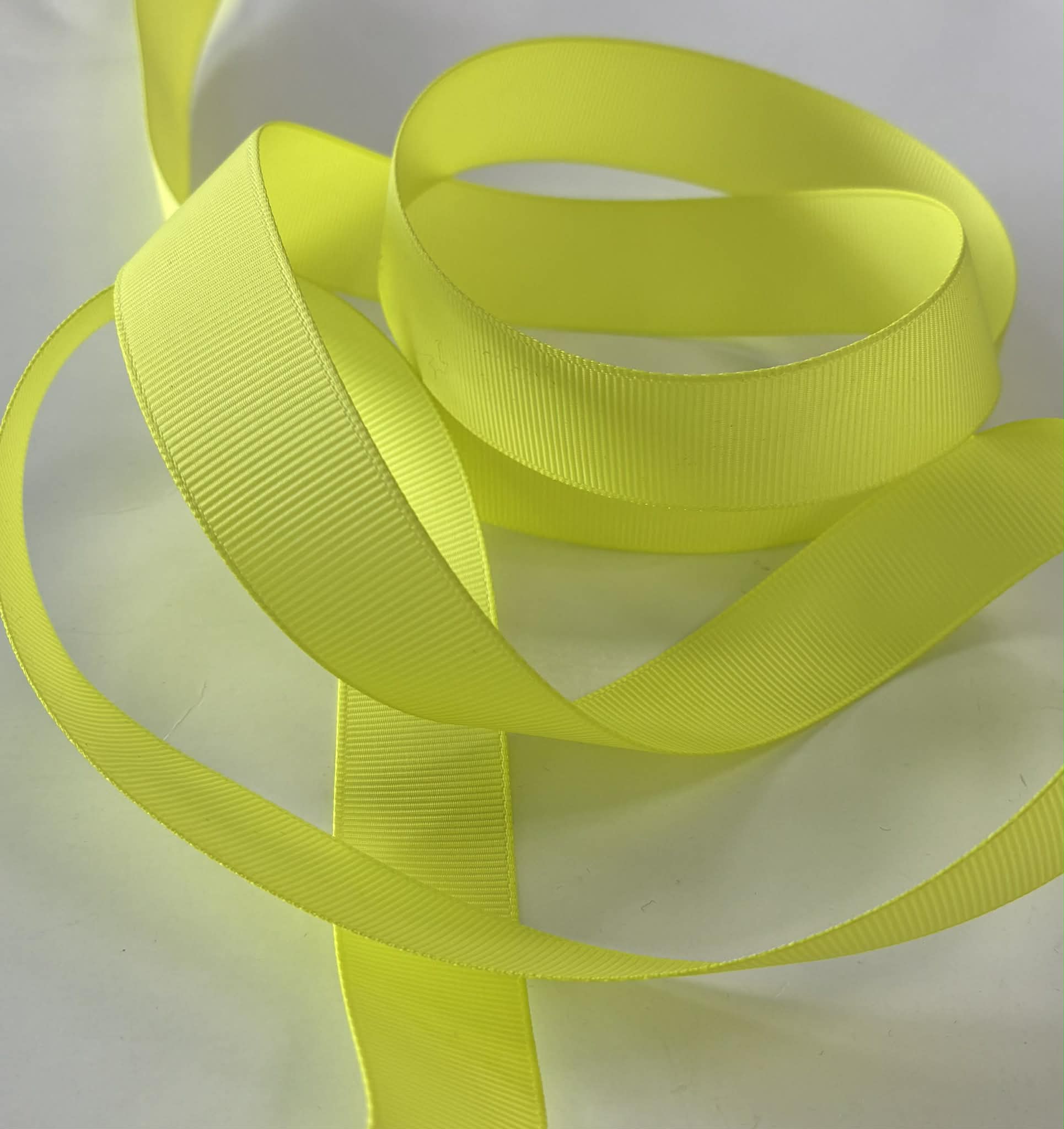 Grosgrain juostelė 22 mm, Neoninė geltona 32 Grosgrain juostelė 22 mm, Neoninė geltona 32