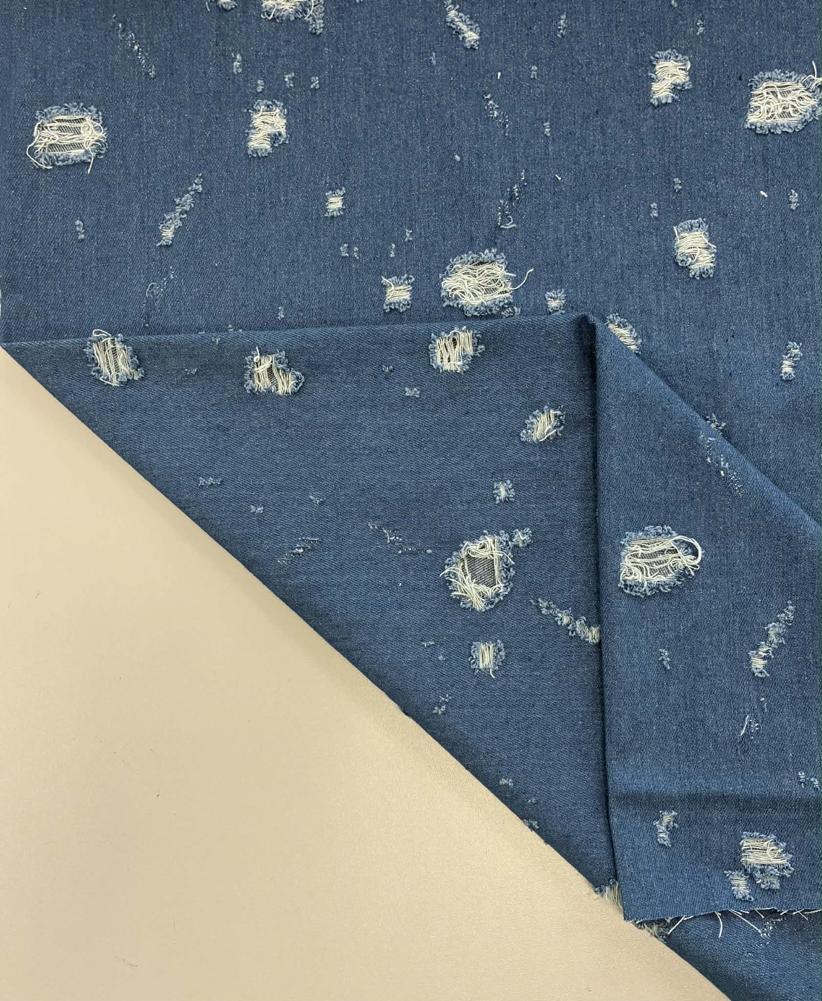 Džinsas Plėšytas mėlynas Džinsas Plėšytas mėlynas