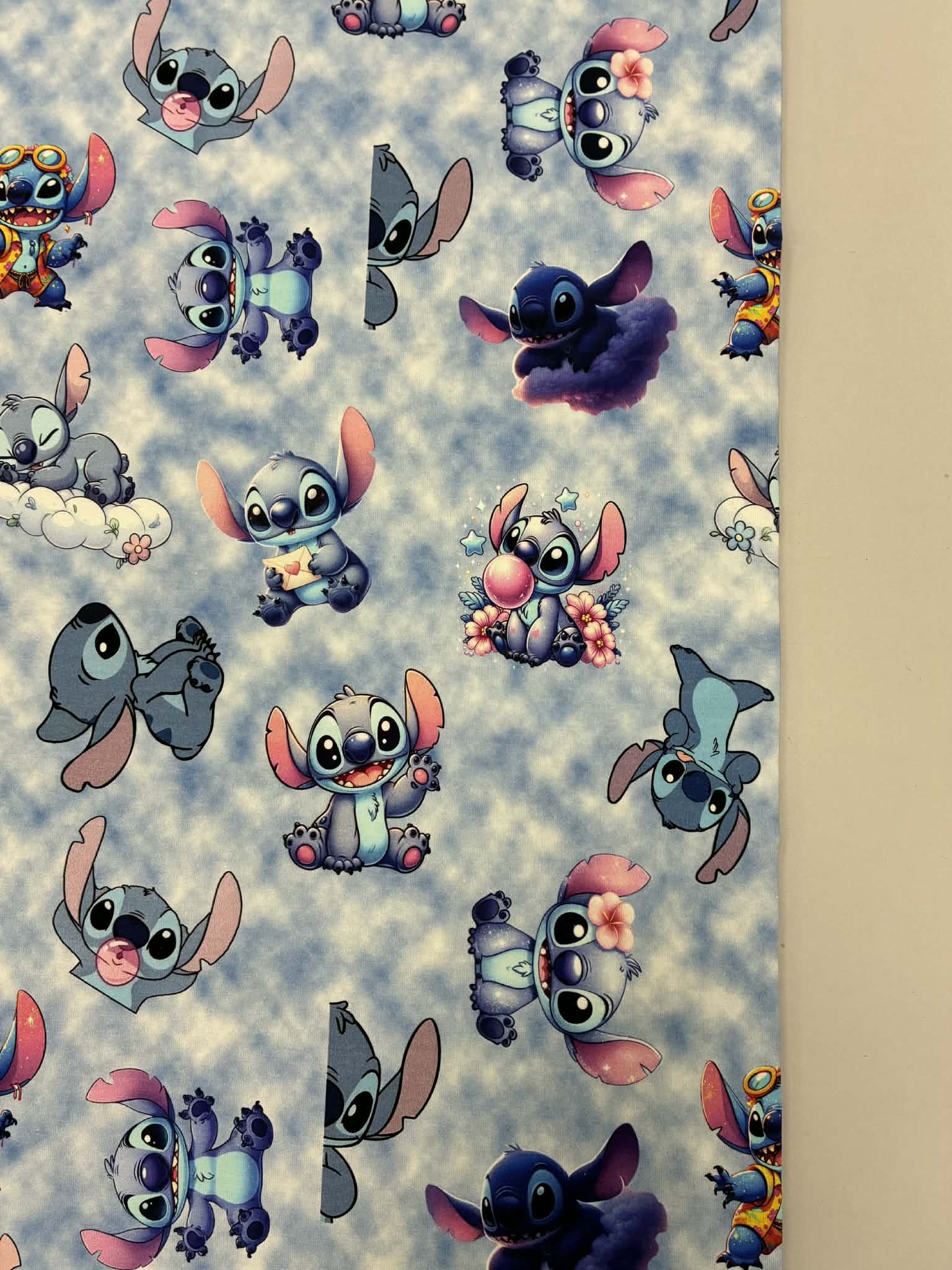 Kilpinis, skaitmeninės spaudos trikotažas Linksmi Stičai Kilpinis, skaitmeninės spaudos trikotažas Linksmi Stičai