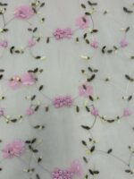 Siuvinėtas tiulis su gėlytėmis, rožinis