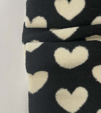 Teddy medžiaga Širdutės-juodas