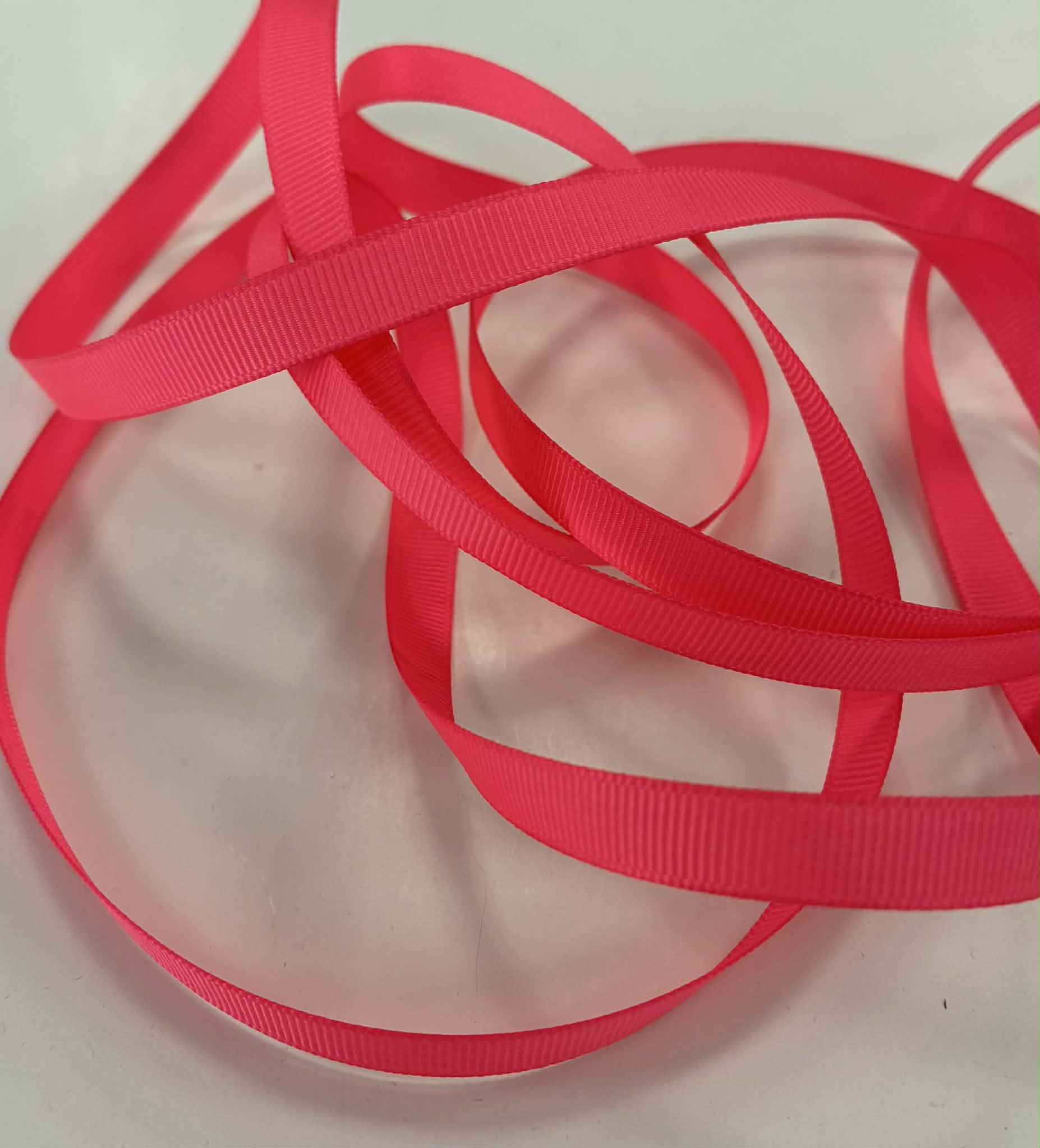 Grosgrain juostelė, 9 mm Neoninė rožinė 40 Grosgrain juostelė, 9 mm Neoninė rožinė 40