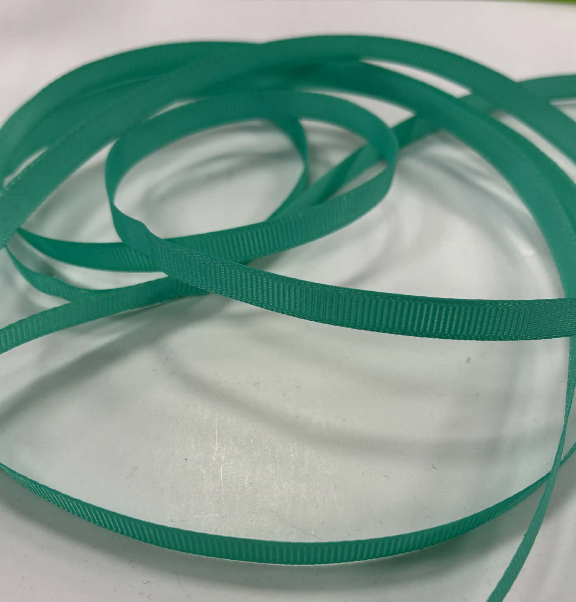Grosgrain juostelė, 6 mm Ryški mėtinė 10 Grosgrain juostelė, 6 mm Ryški mėtinė 10