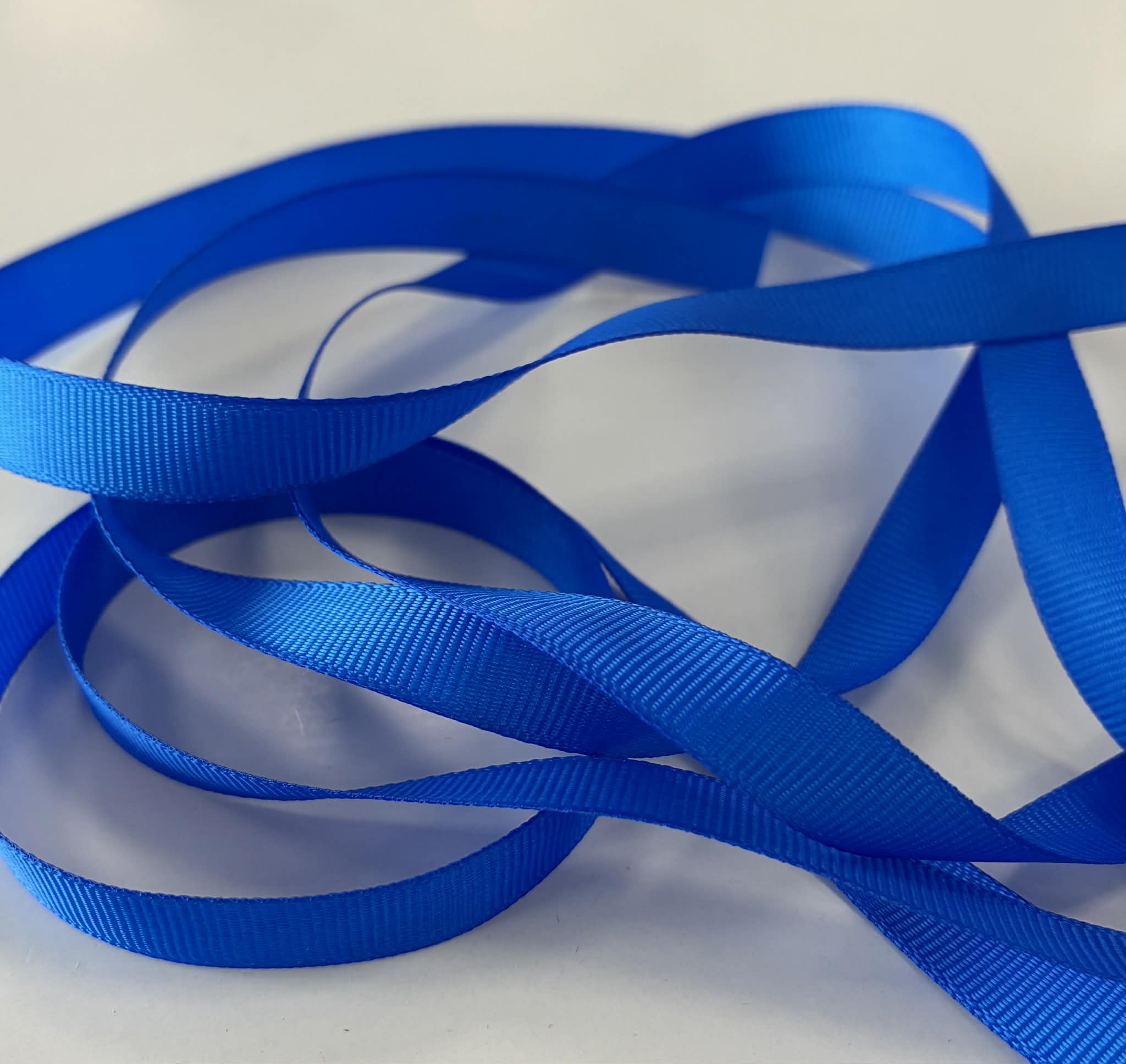 Grosgrain juostelė, 9 mm Ryški mėlyna 43 Grosgrain juostelė, 9 mm Ryški mėlyna 43