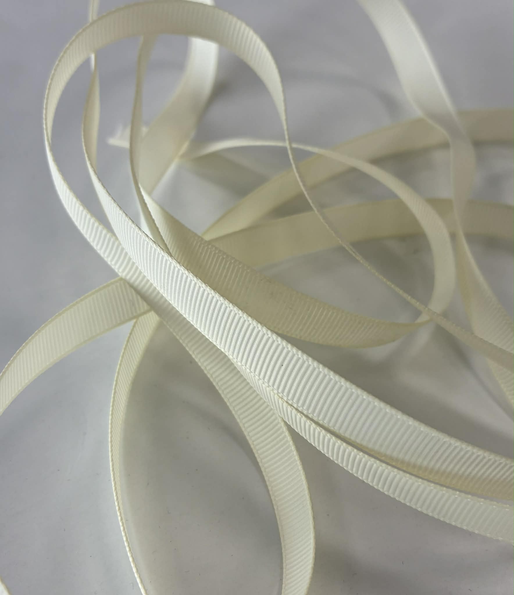 Grosgrain juostelė, 9 mm Šampaninė 37 Grosgrain juostelė, 9 mm Šampaninė 37