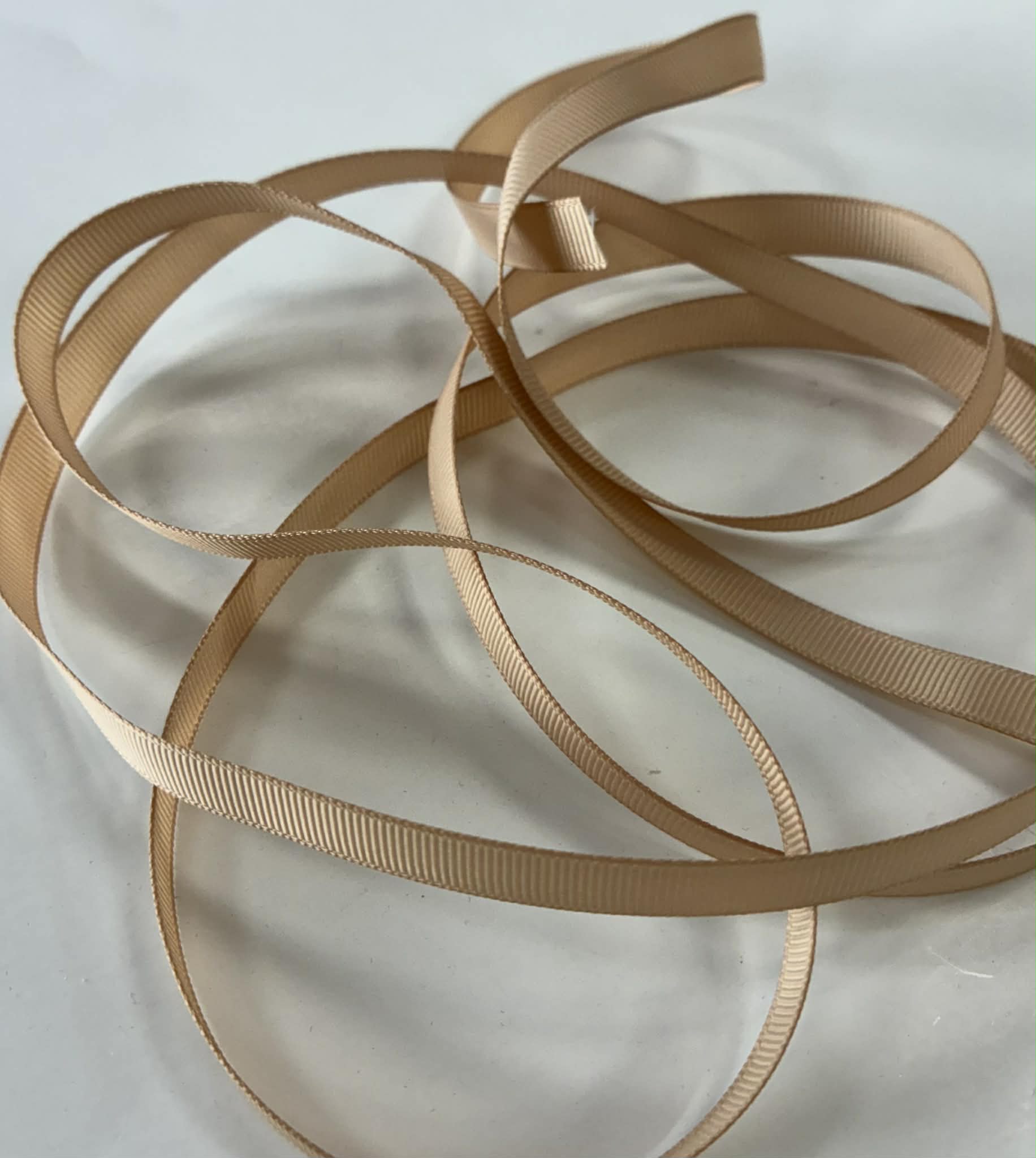 Grosgrain juostelė, 9 mm Šviesiai ruda 38 Grosgrain juostelė, 9 mm Šviesiai ruda 38