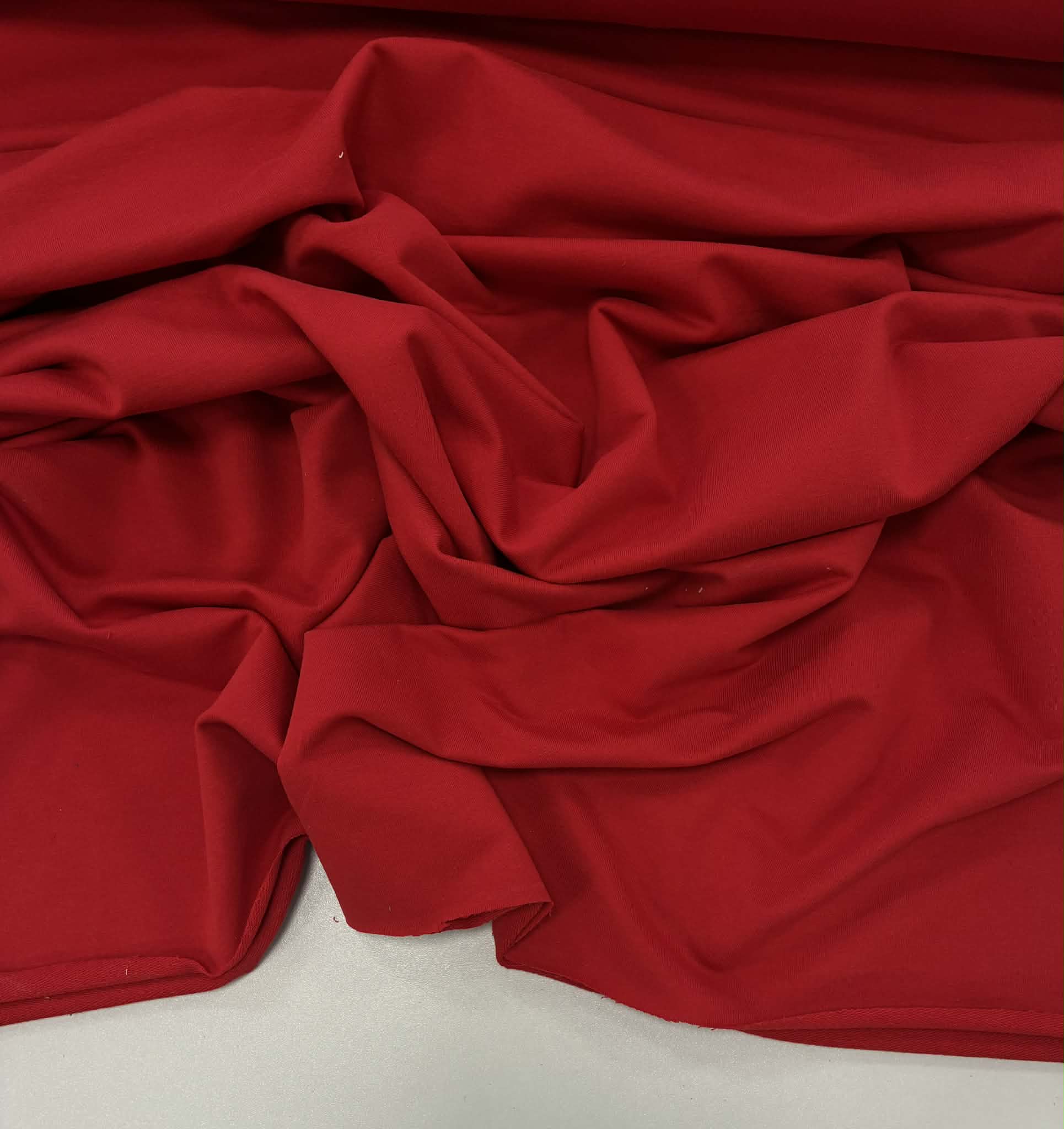 Kilpinis trikotažas RUBY RED, 240 g/m2 — trikotažas | Trys Pelėdos