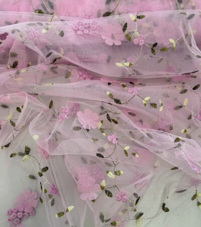 Siuvinėtas tiulis su gėlytėmis, rožinis