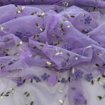 Siuvinėtas tiulis su gėlytėmis, violetinis