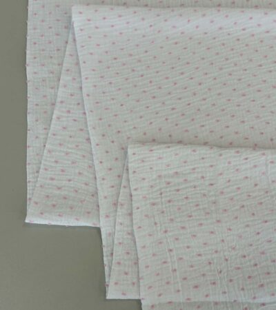 Medvilninis double gauze muslinas Baltas su rožiniais taškiukais