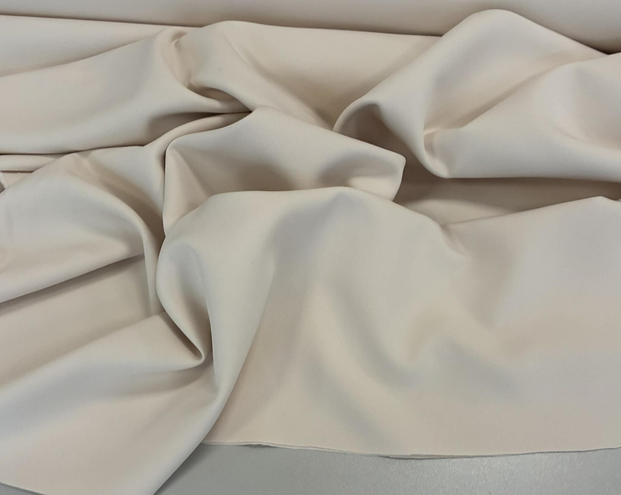 Suknelinis Barbie audinys Šampaninė