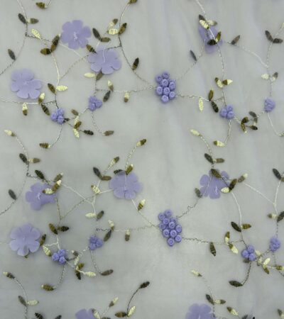 Siuvinėtas tiulis su gėlytėmis, alyvinis