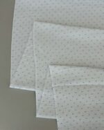Medvilninis double gauze muslinas Baltas su žydrais taškiukais