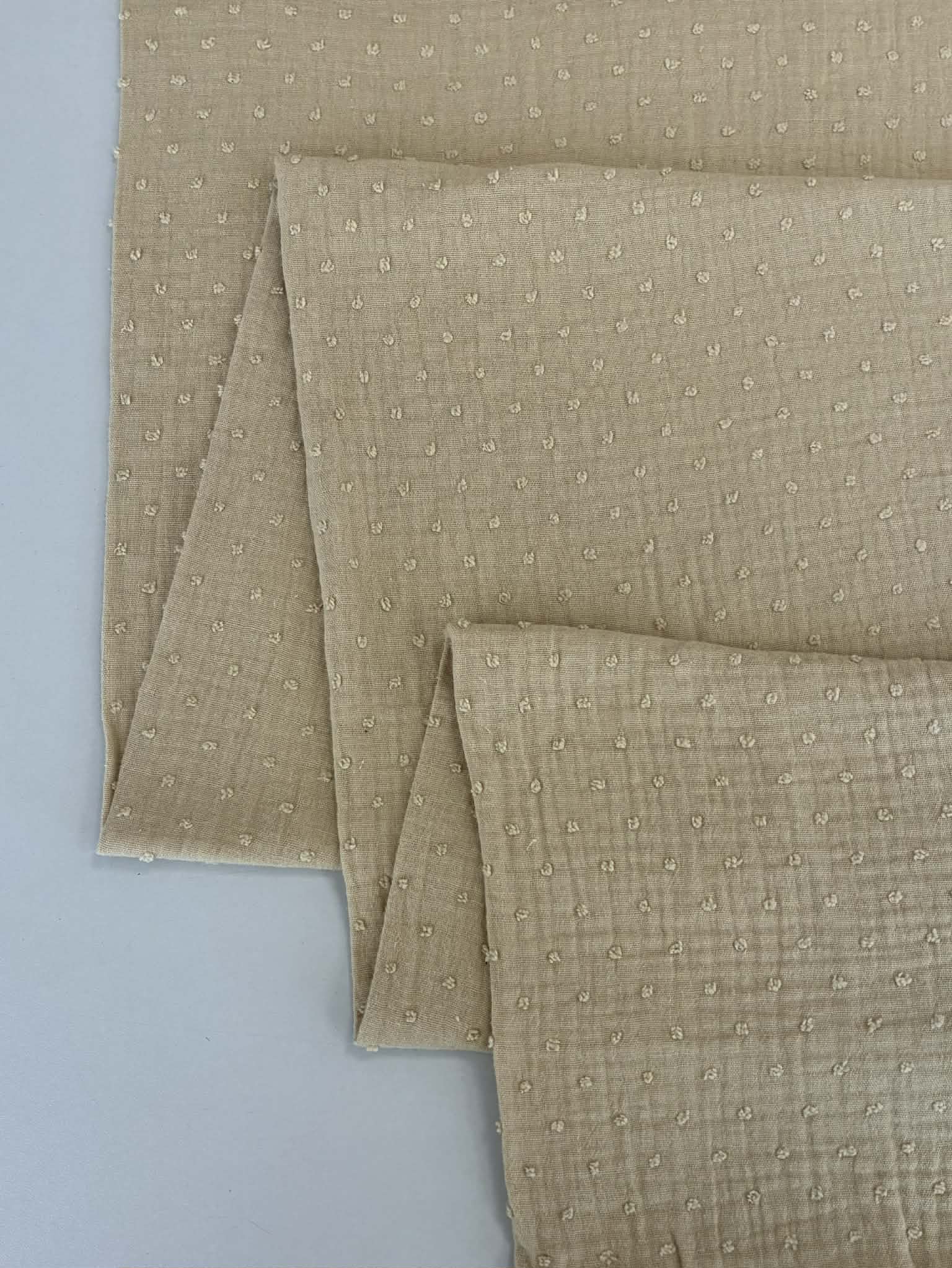 Medvilninis double gauze muslinas Smėlinis su taškiukais