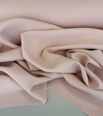 Suknelinis Barbie audinys Šviesi persikinė