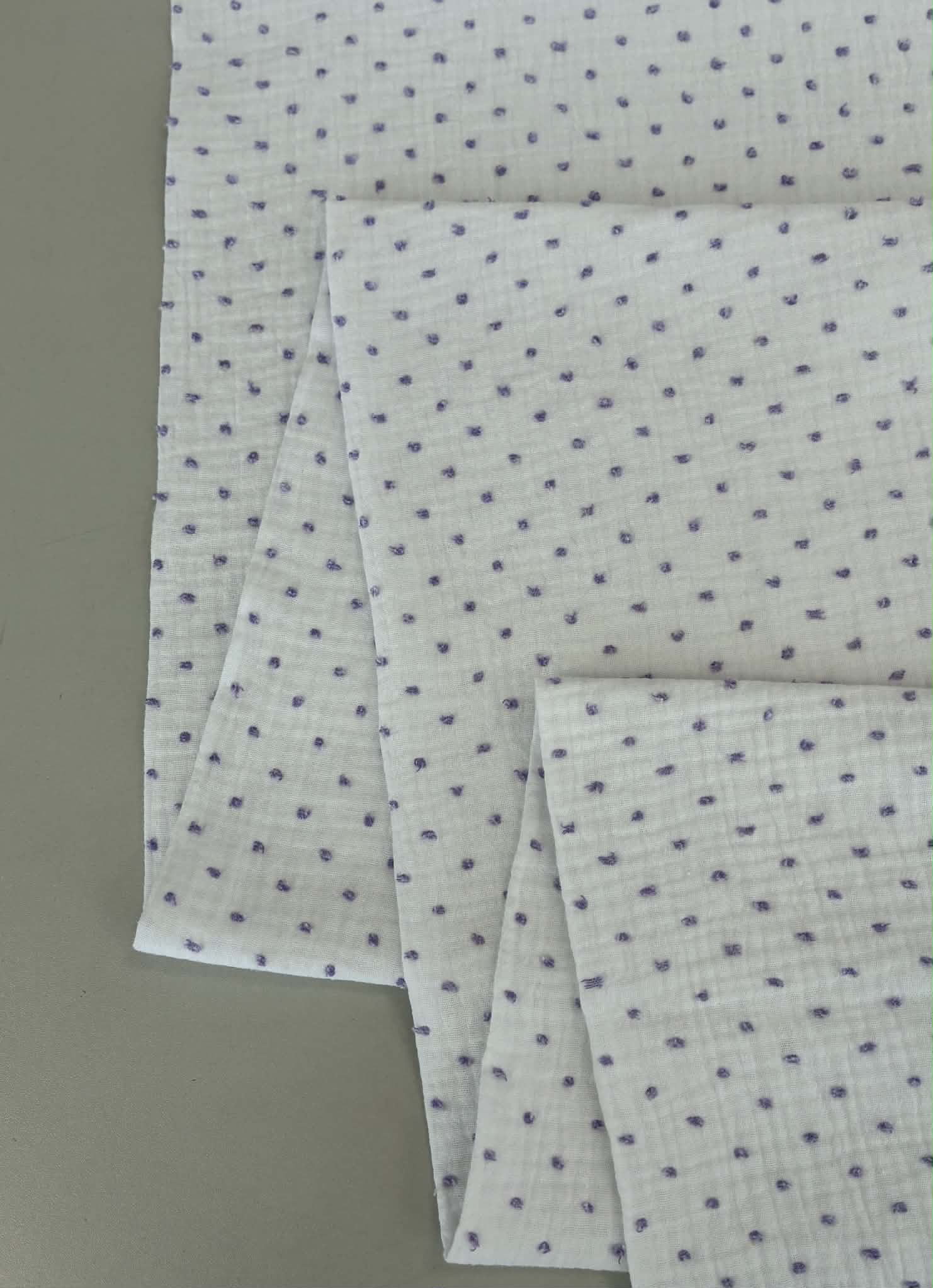 Medvilninis double gauze muslinas Baltas su alyviniais taškiukais