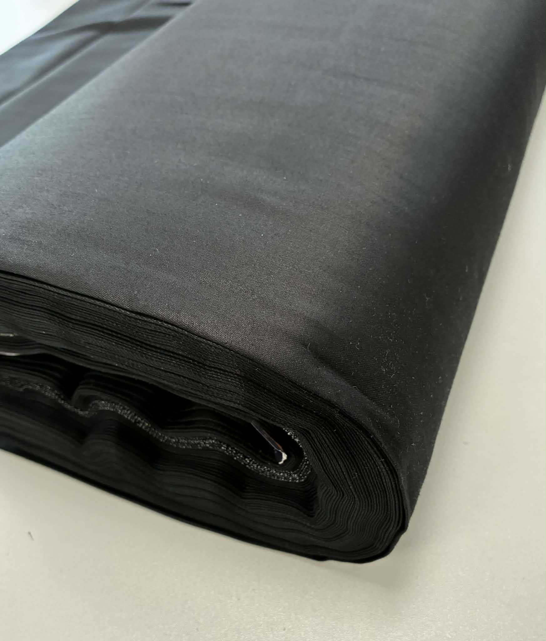 Medvilninis satinas, juodas Medvilninis satinas, juodas