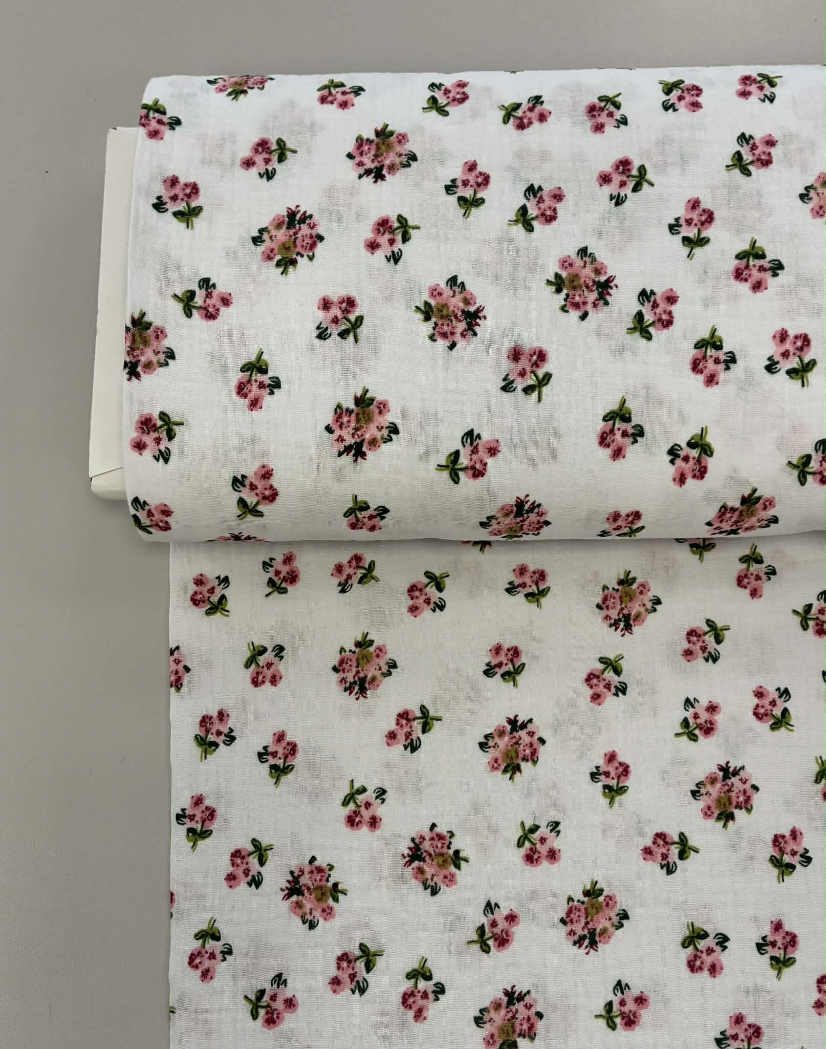 Medvilninis double gauze muslinas Baltos rožytės