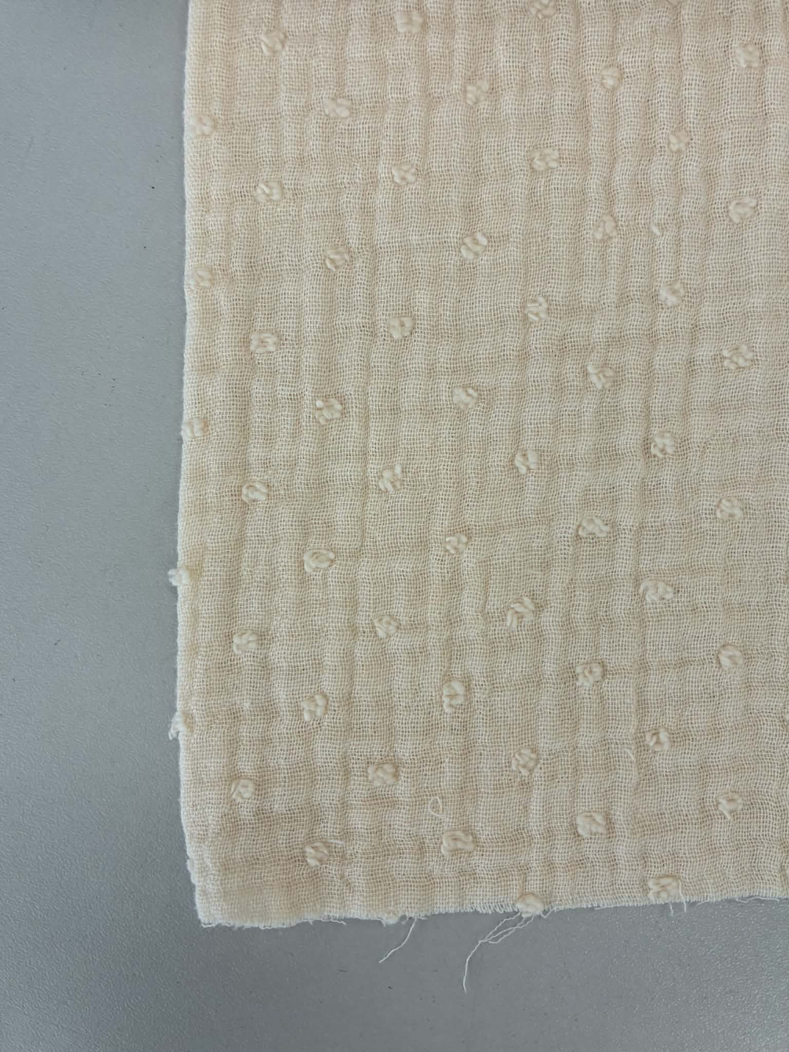 Medvilninis double gauze muslinas Gelsvas su taškiukais