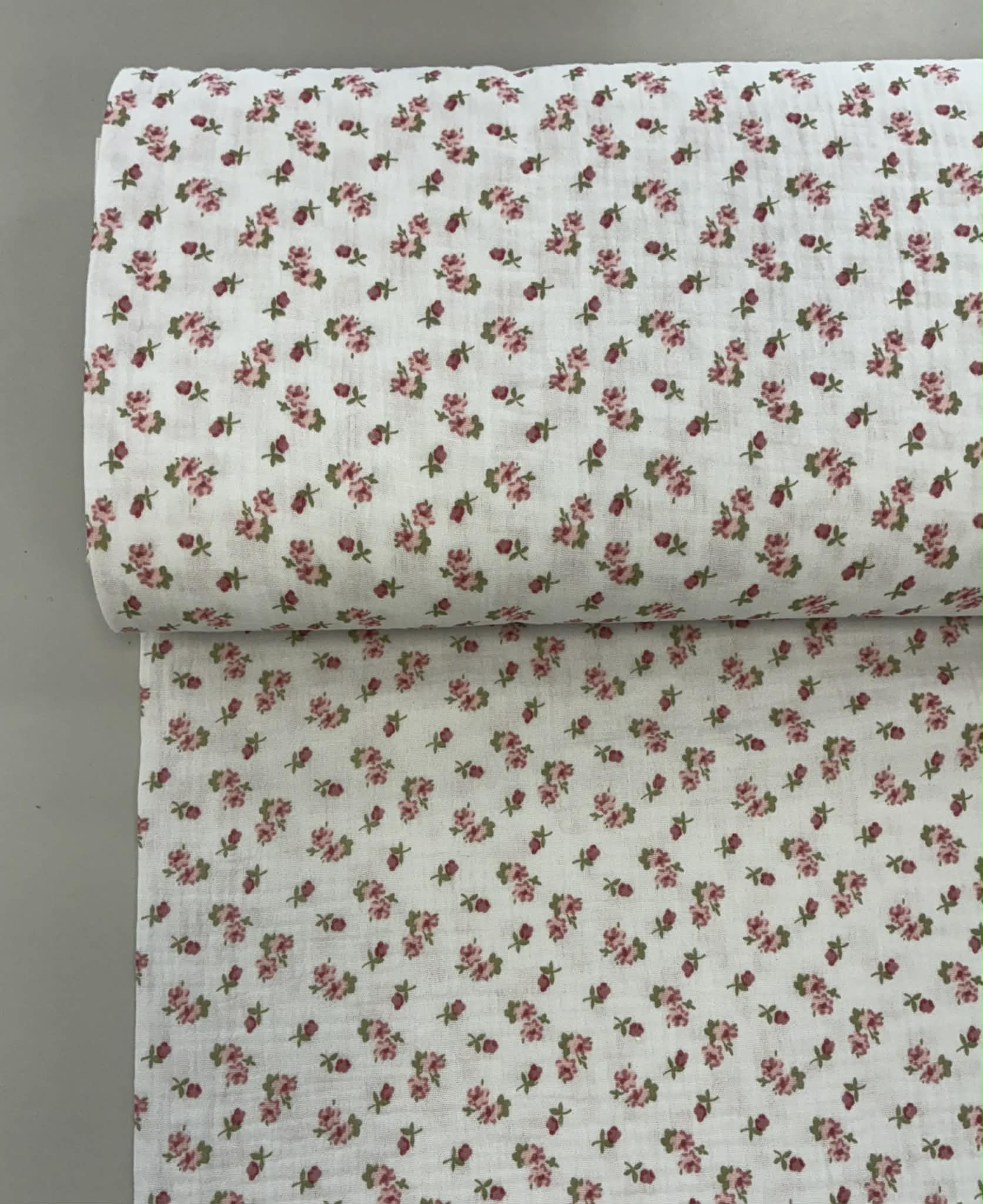 Medvilninis double gauze muslinas Smulkios gėlytės baltas