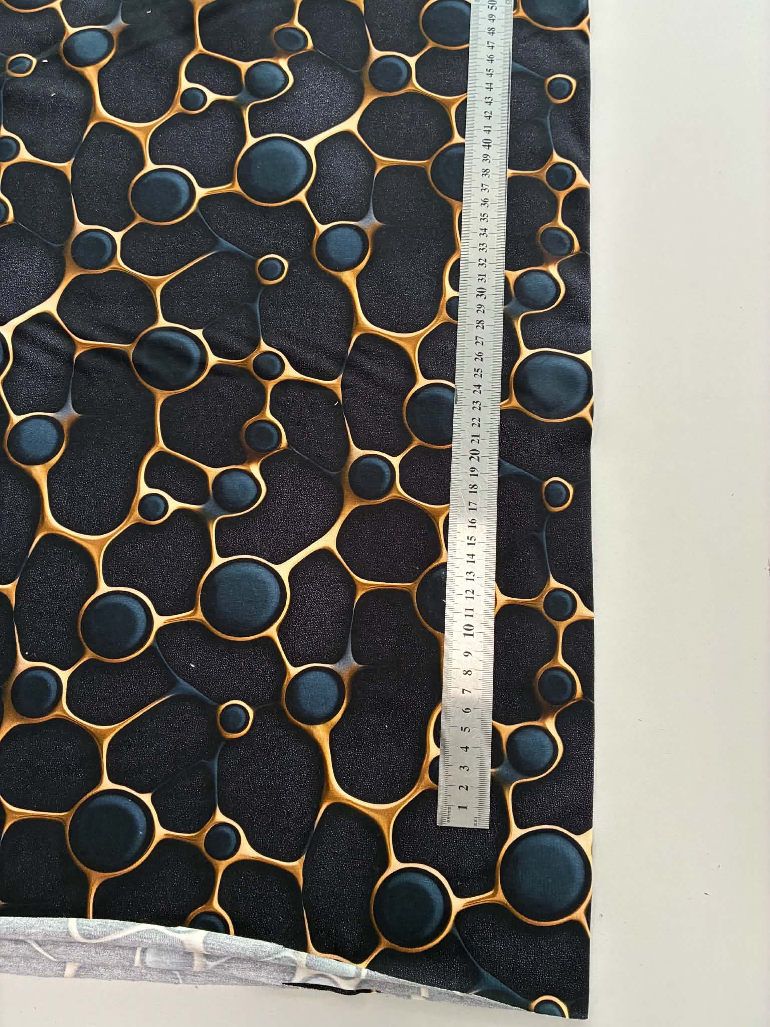 Jersio trikotažas su skaitmenine spauda Rudi ornamentai