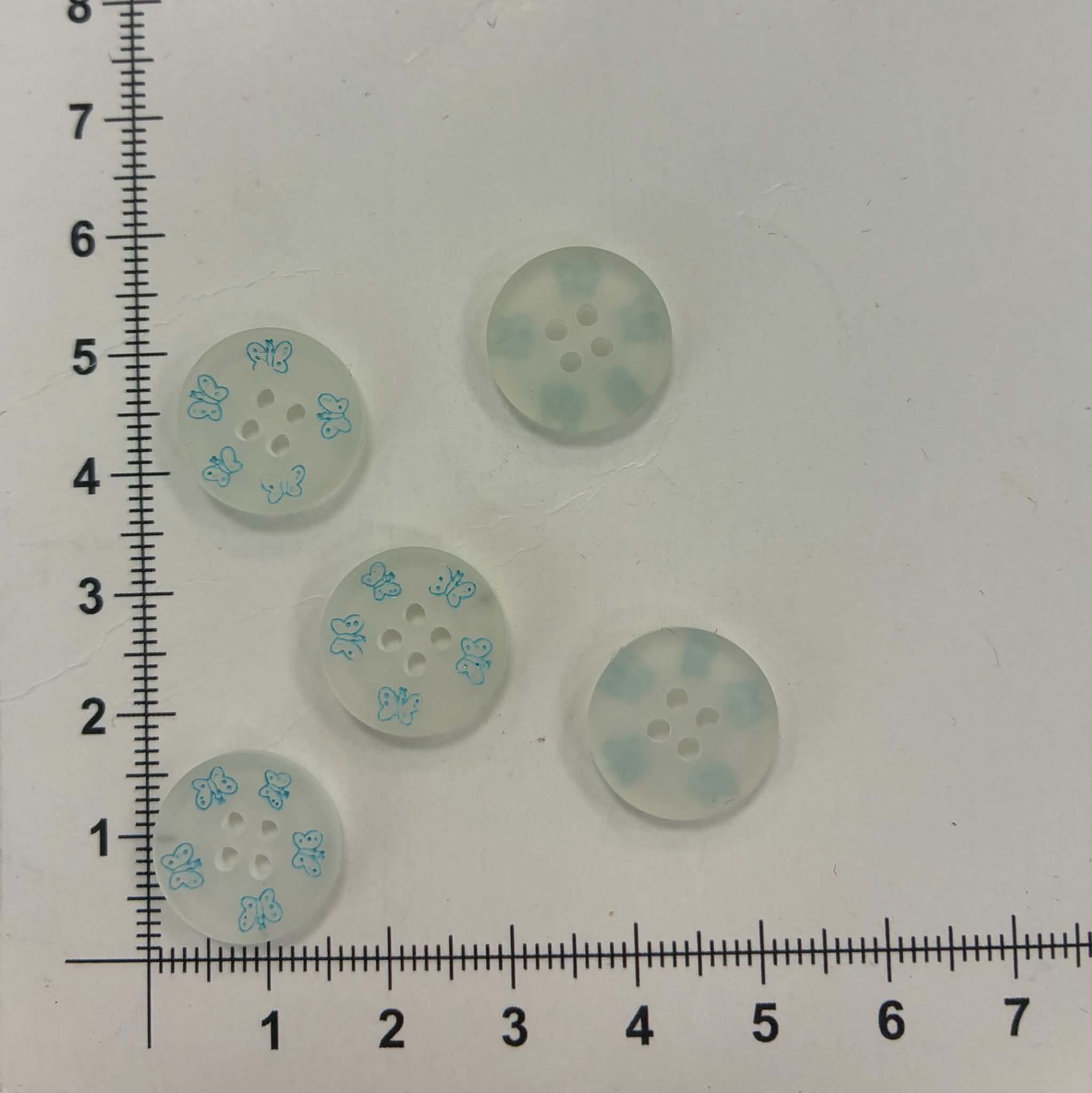 Saga su žydrais drugeliais kraštuose Saga su žydrais drugeliais kraštuose