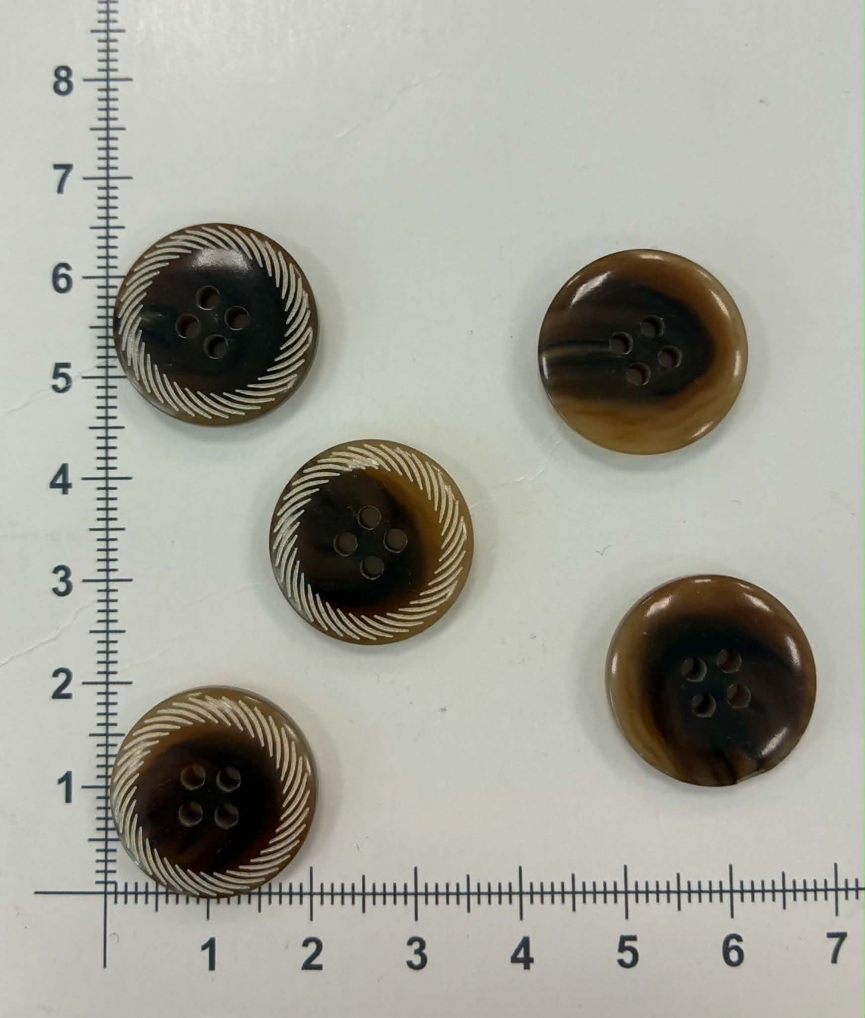 Blizgi, ruda saga su dryžuotais kraštais Blizgi, ruda saga su dryžuotais kraštais