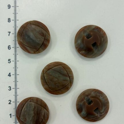 Saga, rudas marmuras su paraižymais