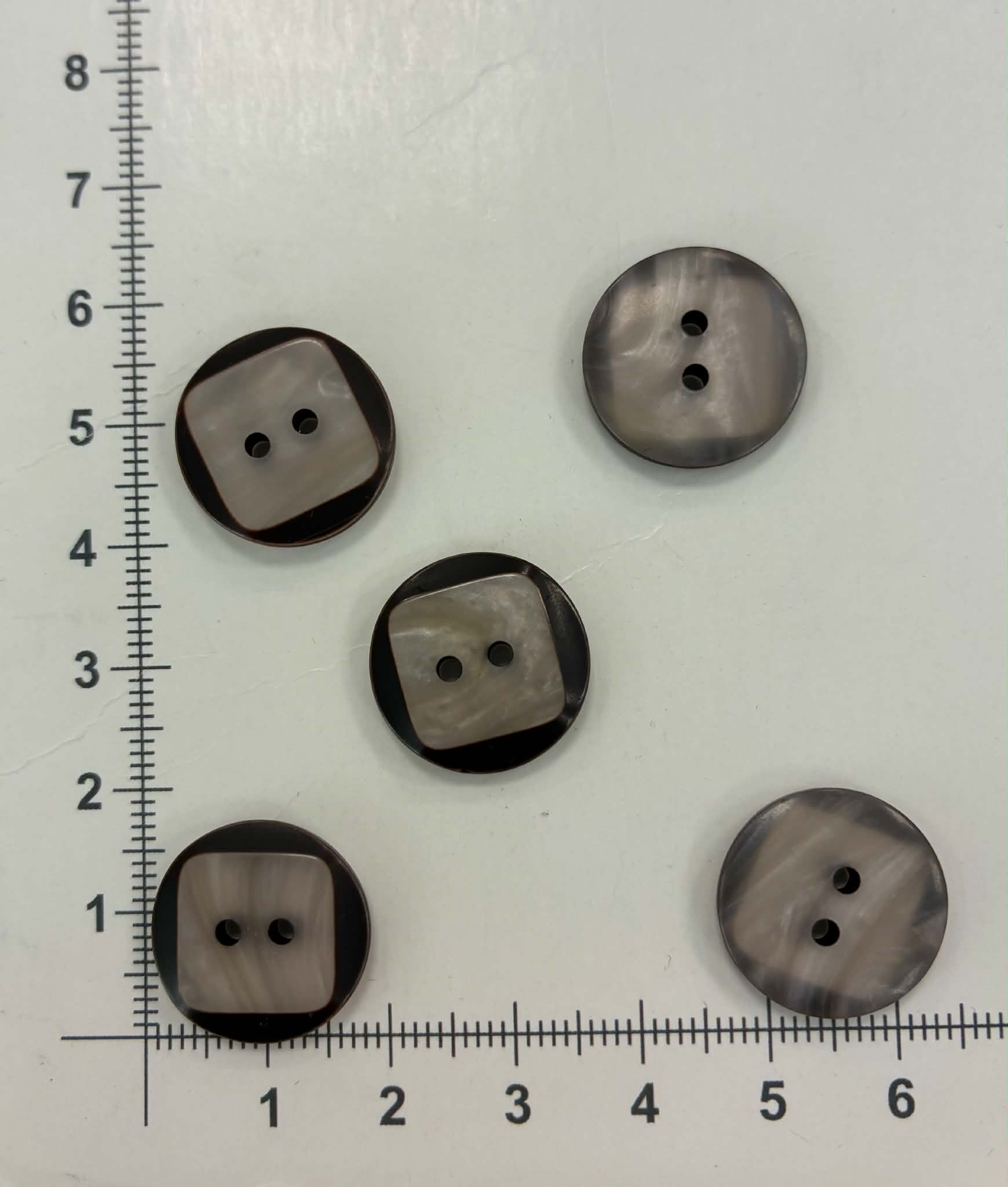 Saga, parlamutrinis kvadratas Saga, parlamutrinis kvadratas