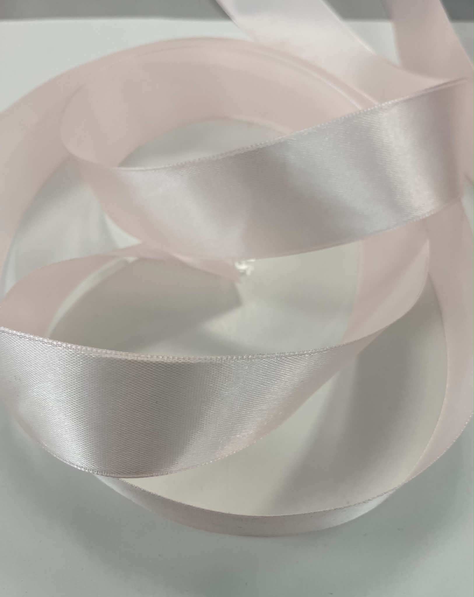 Atlasinė juostelė 30mm,švelni rožinė Atlasinė juostelė 30mm,švelni rožinė