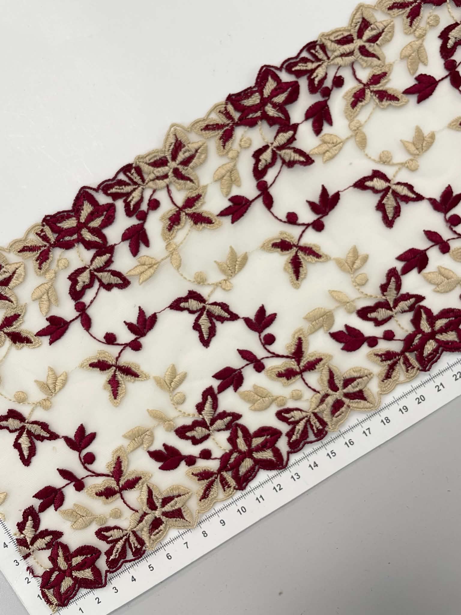 Elastinis nėrinys Bordo gėlės GIP-127