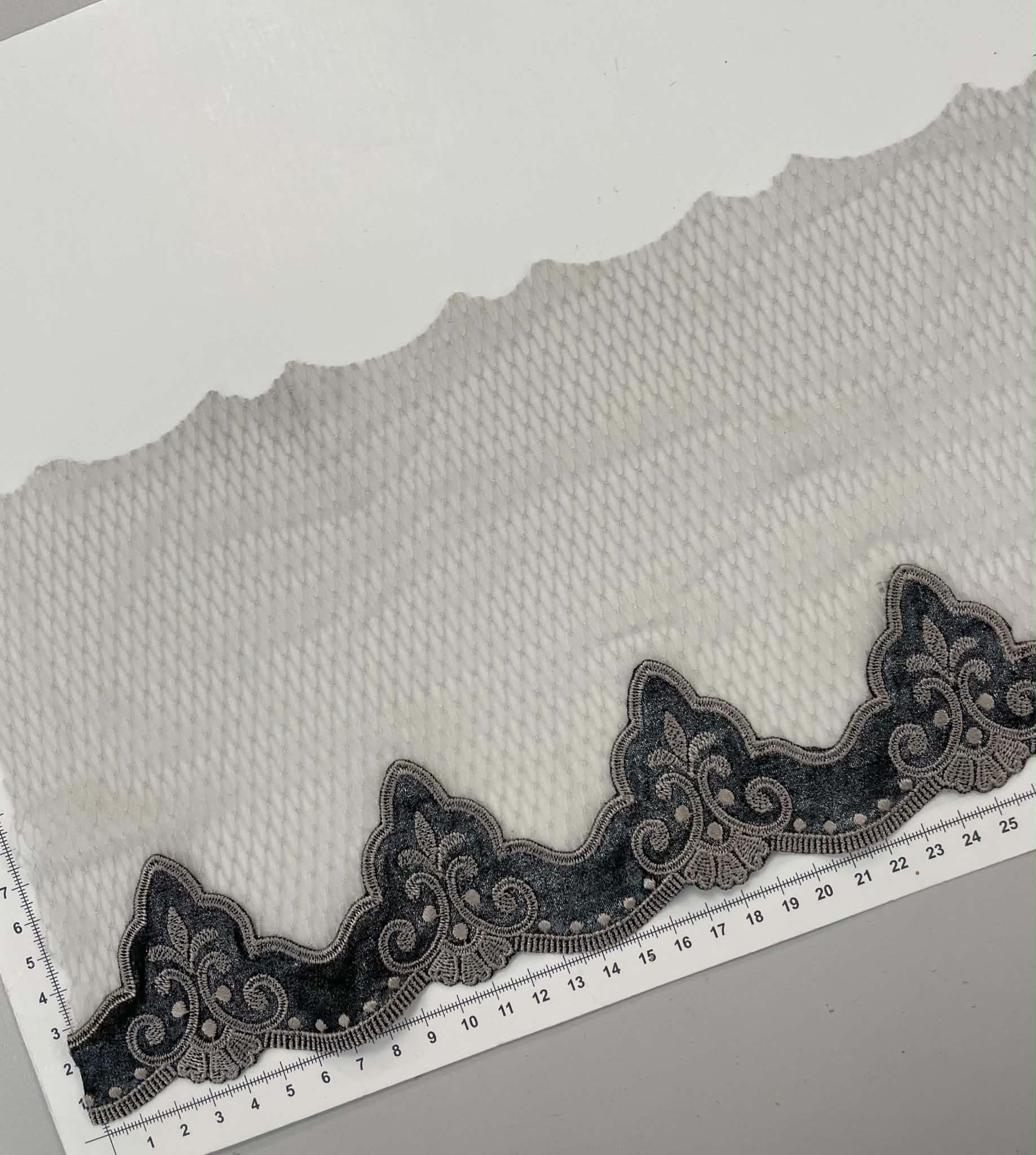 Elastinis nėrinys Odiniai ornamentai GIP-126