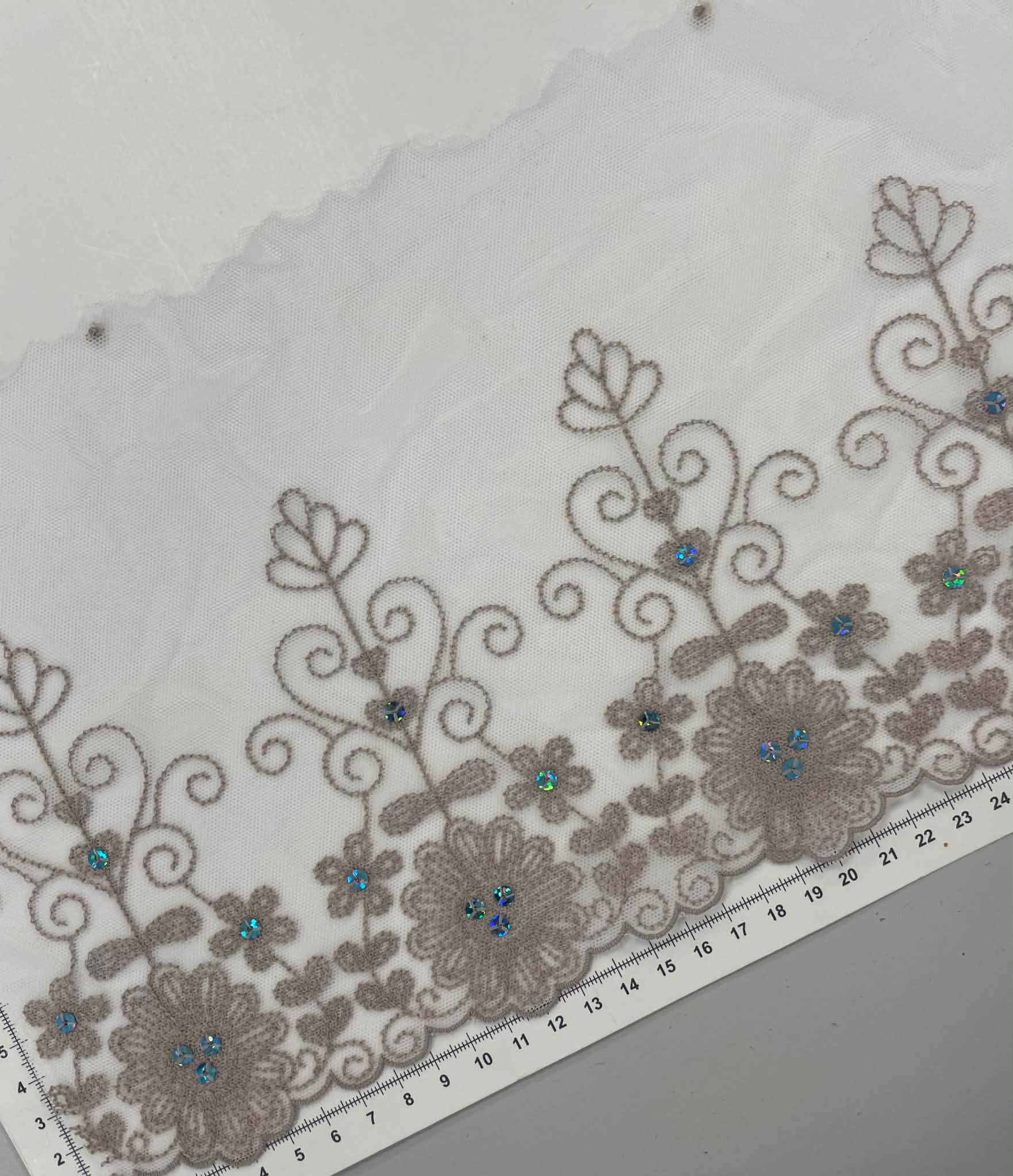 Elastinis nėrinys Pilki ornamentai GIP-131